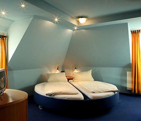 Knopf Und Knopf Erlebniswelt Hotel Warthausen Room photo