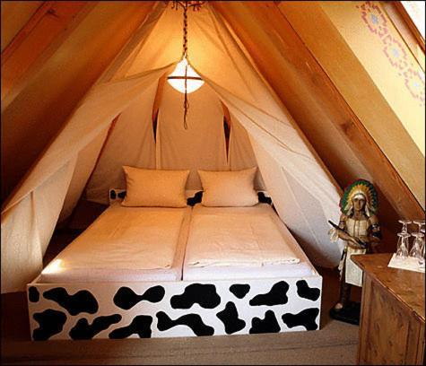 Knopf Und Knopf Erlebniswelt Hotel Warthausen Room photo